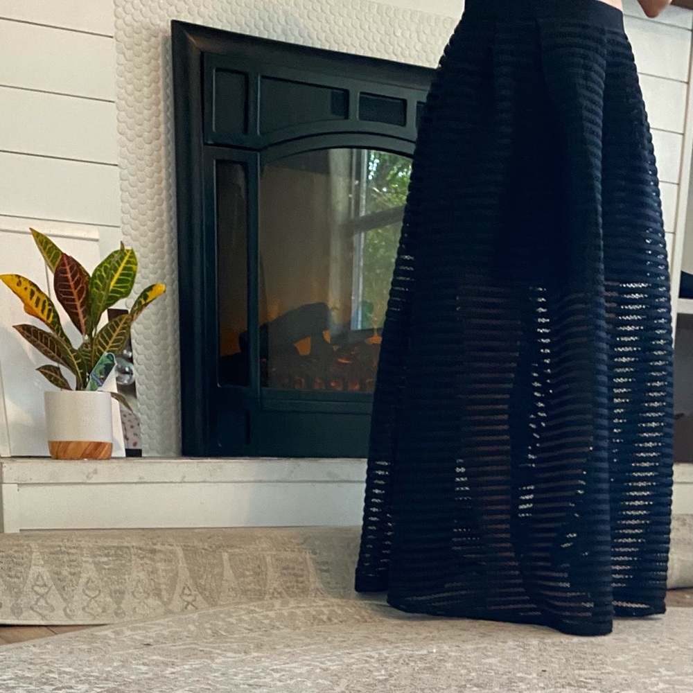 Mesh ribbed dual layer skirt